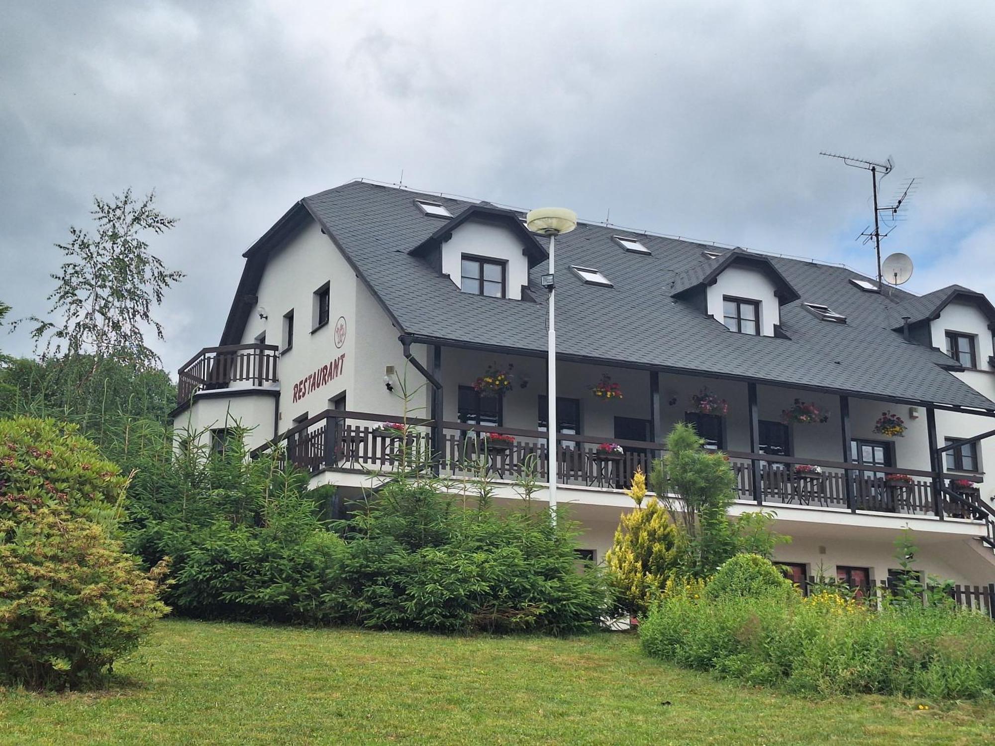 Turisticka Ubytovna Centrum Pastvinska Prehrada Nekor Bagian luar foto